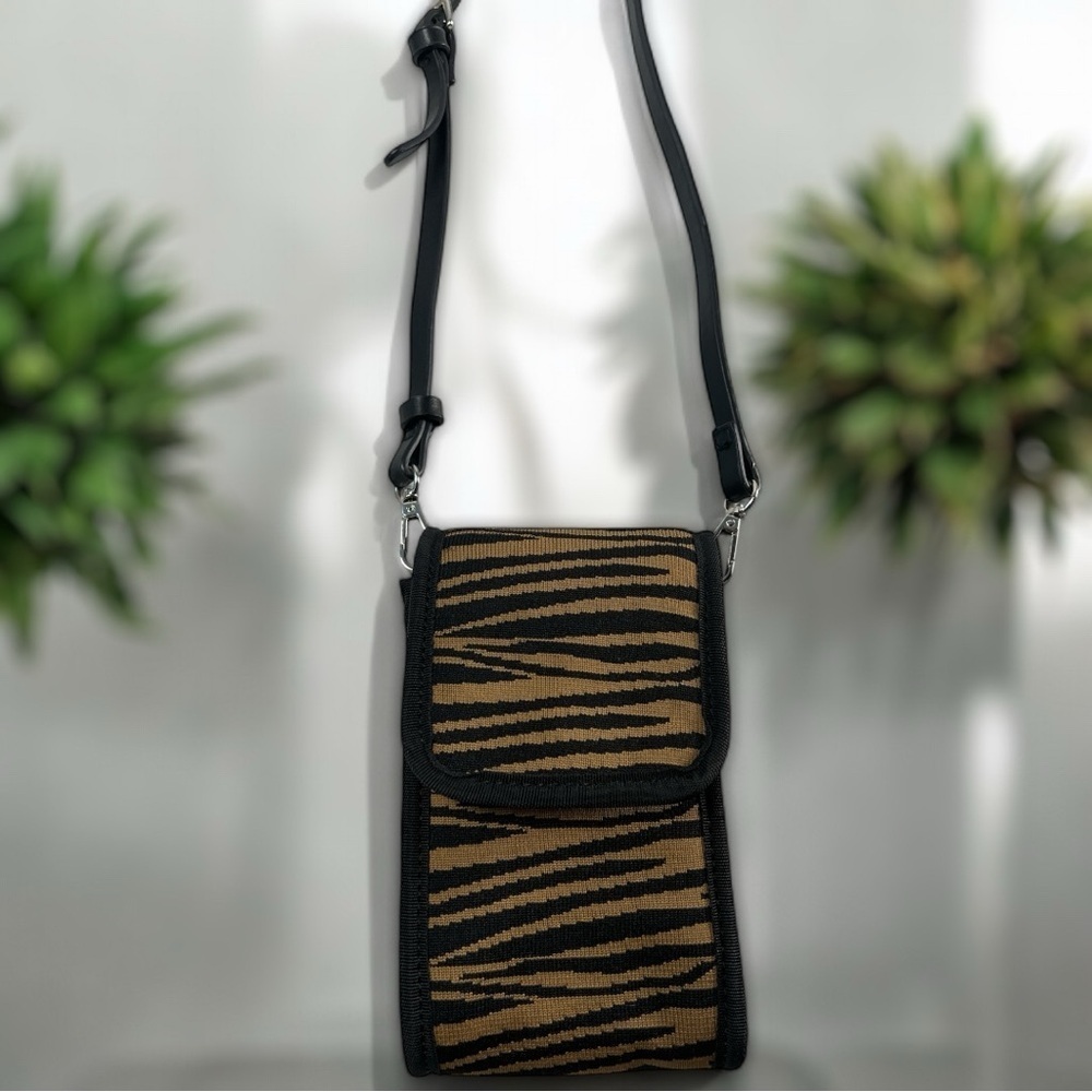 Parfois Fabric Black & Tan Large Cellphone Bag Adjustable Strap Silver Accent